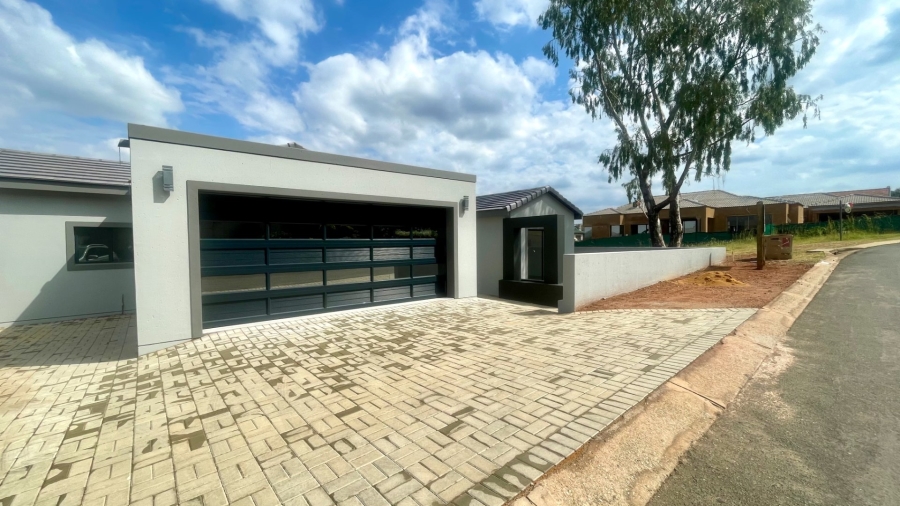 3 Bedroom Property for Sale in Kosmos Ridge North West